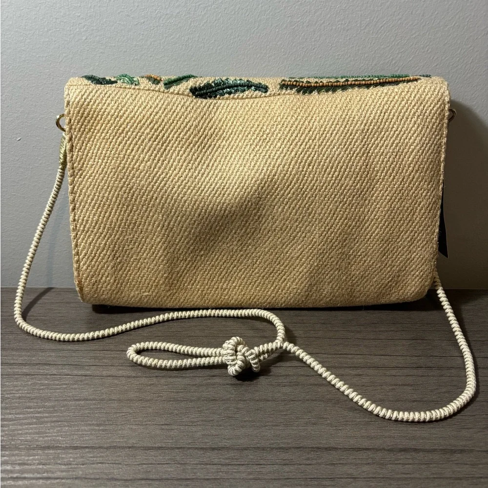 Chicos NWT Embroidered Leaf Clutch bag w/ Detachable Strap Retails $90 - Picture 2 of 7